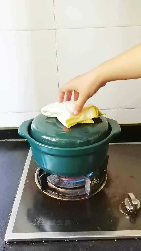 砂鍋 顏值與實(shí)力兼?zhèn)涞膹N房網(wǎng)紅，如何選對耐住冰火考驗(yàn)的好廚具？