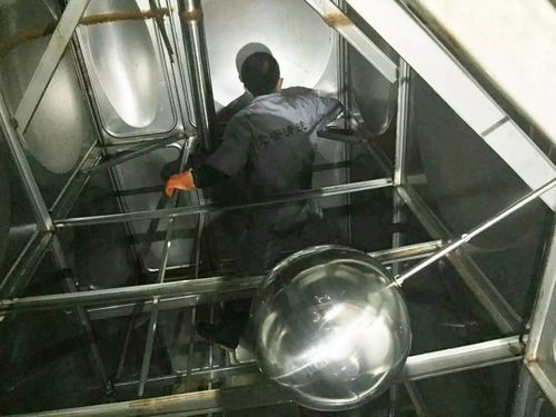 連夜清洗水箱 確保居民用水安全